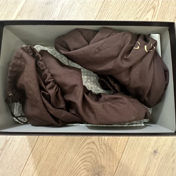 Blue and gold gucci heels (comes in original box) - Picture 6 of 7